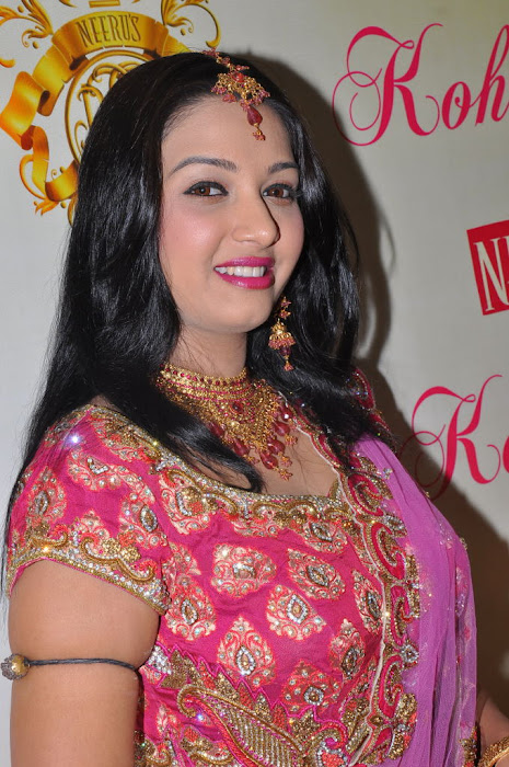 siddhie at neerus kohinoor collection launch event latest photos